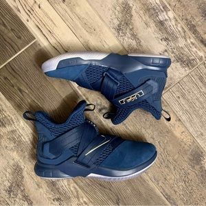 EUC Men’s NIKE Sneakers in Deep Teal Blue Size 8